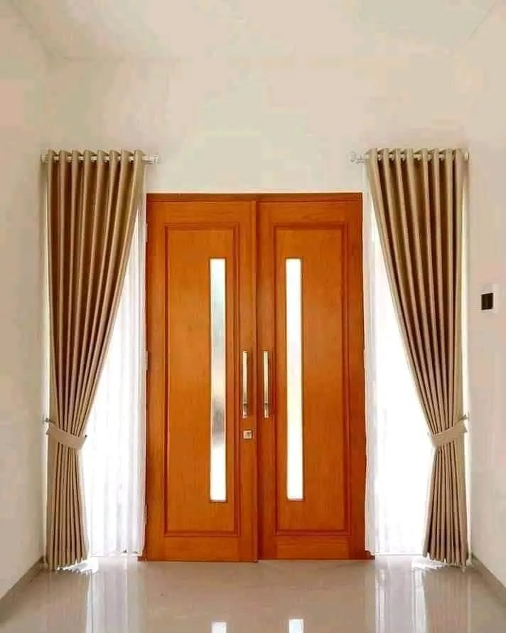 Gorden pada pintu jati