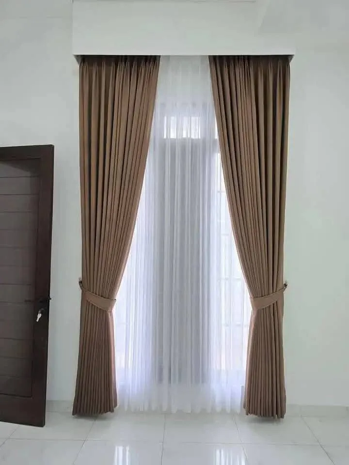 Gorden smokring dengan vitrase jatuh anggun